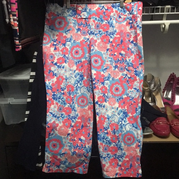 Lilly Pulitzer Pants - Lilly Pulitzer EUC “palm beach fit” sz 14 capris Lilly Pulitzer Pants - Lilly Pulitzer EUC “palm beach fit” sz 14 capris